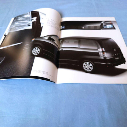 Old Car Catalog: Toyota Voxy 2003 (1990) 3-Set