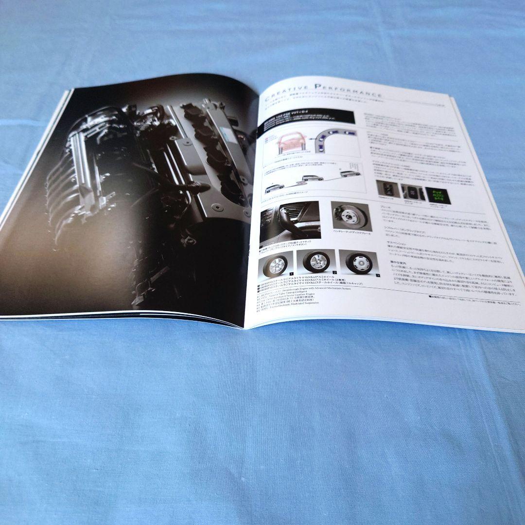 Old Car Catalog: Toyota Voxy 2003 (1990) 3-Set