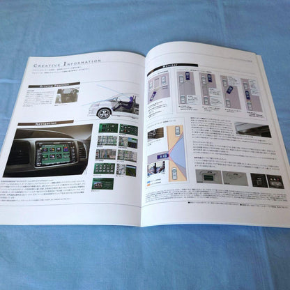 Old Car Catalog: Toyota Voxy 2003 (1990) 3-Set