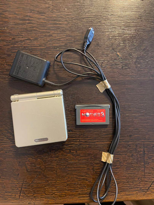 Nintendo Game Boy Advance SP + Mother 3