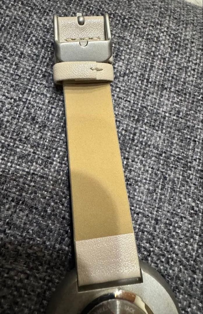 Niko and. White and Beige Timepiece in Excellent Condition, Functionality Confirmed