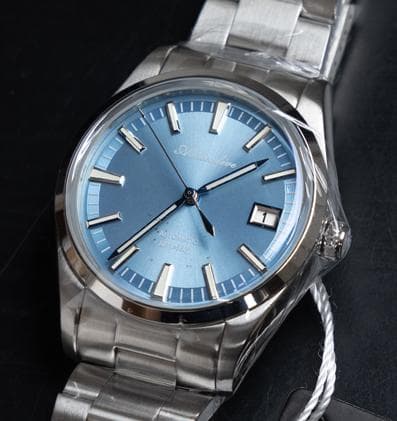 ADDIESDIVE AD2077 Automatic 3-Hand + Calendar Light Blue