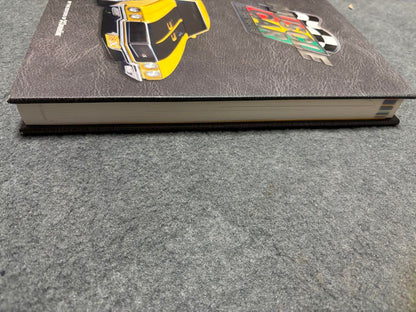 [Anonymous Shipping]  (Hardcover Book)  Rare Book 'Muscle Car Chronicle'