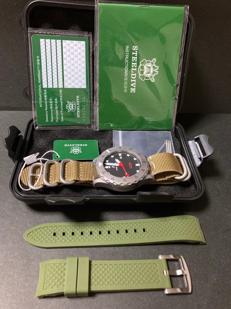 STEELDIVE Automatic Winding Watch 200m Water Resistant Rubber Strap Included