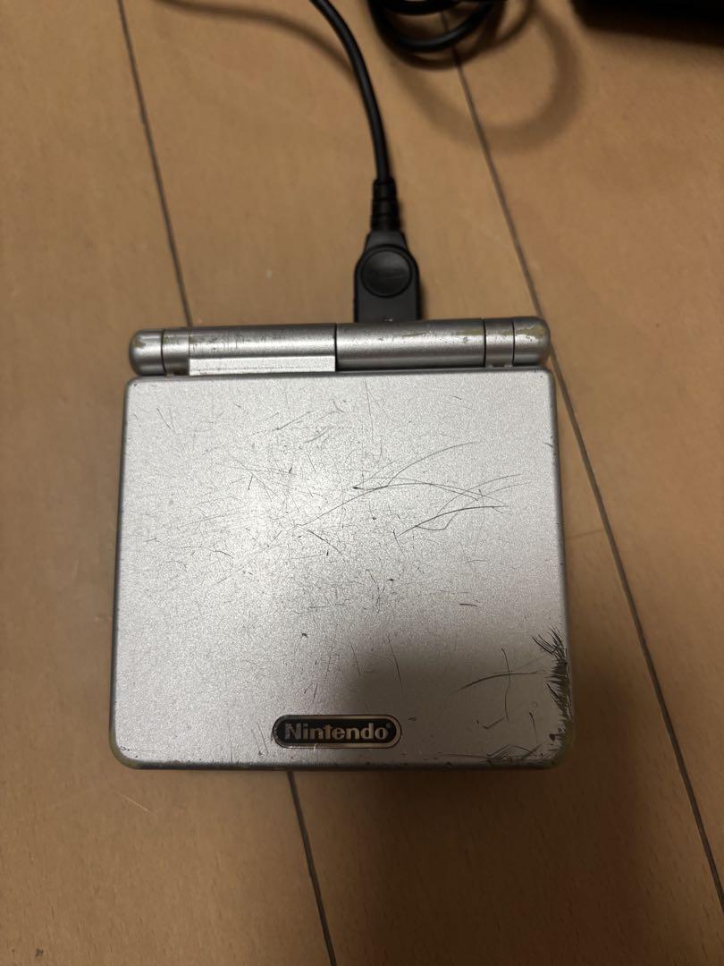 This set includes only the console and charger.