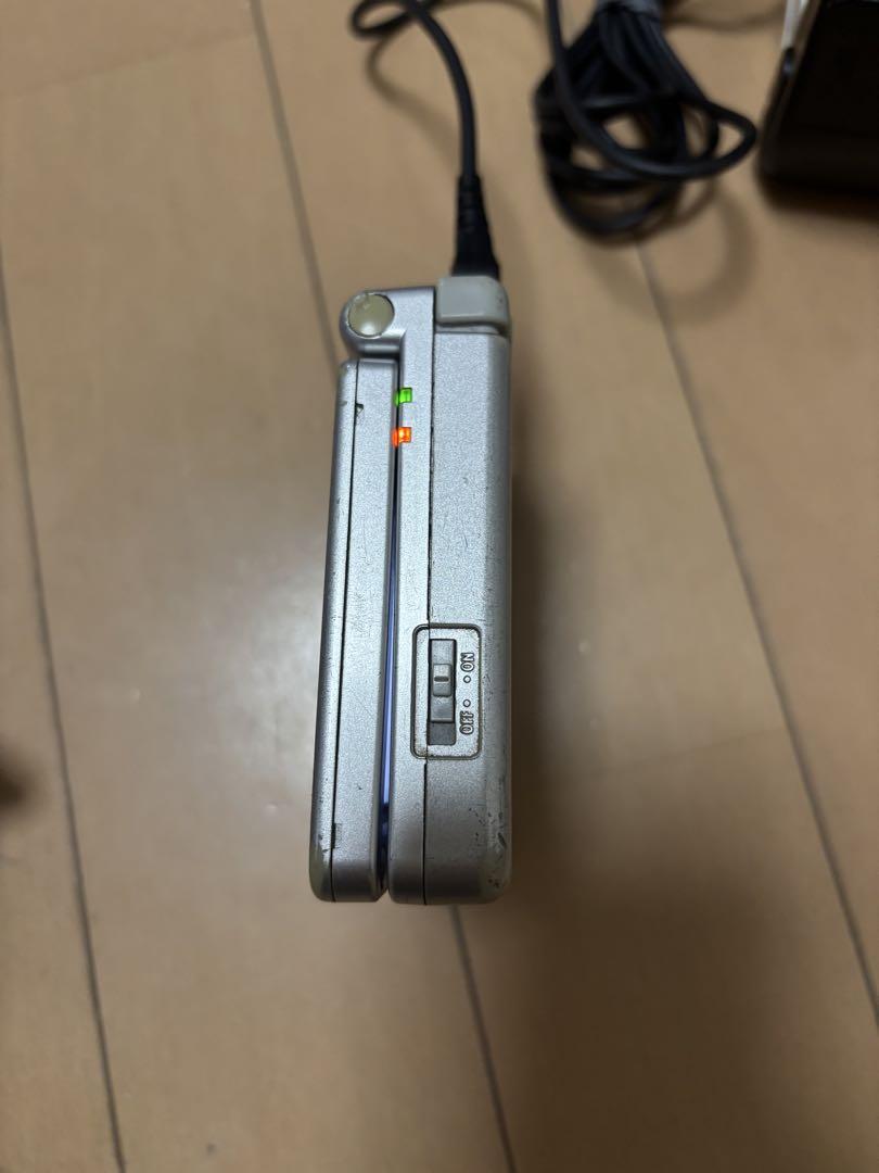 There are minor scratches related to use.