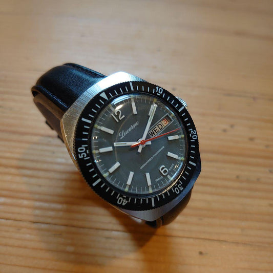 Antique Hand-Winding Diver Deadstock