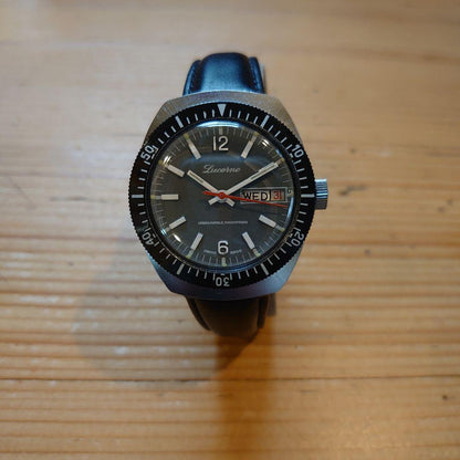 Antique Hand-Winding Diver Deadstock