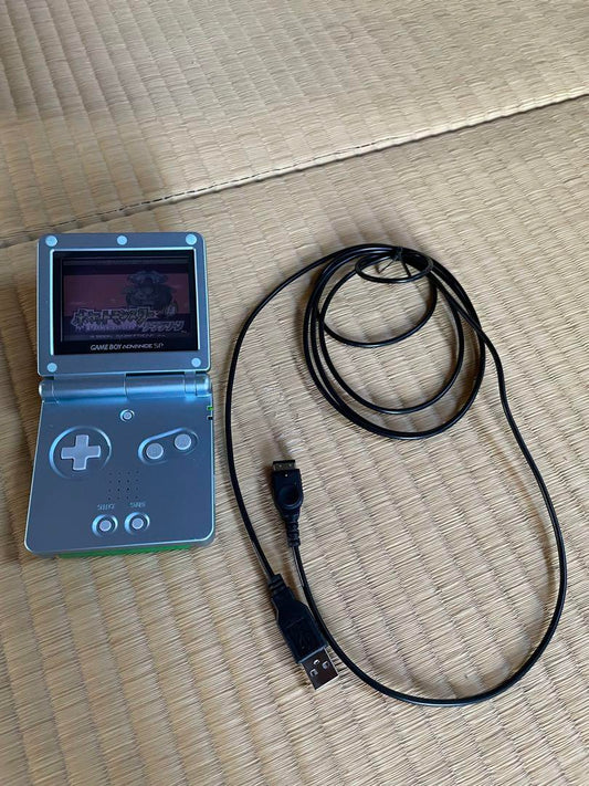 Game Boy Advance SP Pearl Blue + Pokémon Leaf Green (Charger Included)