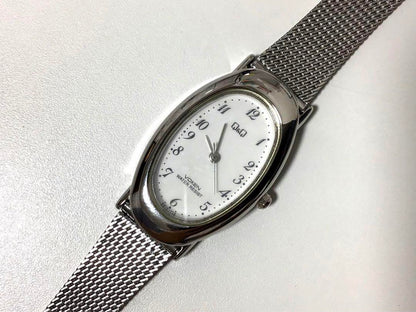 Q&Q Oversized Quartz Watch Mesh Band