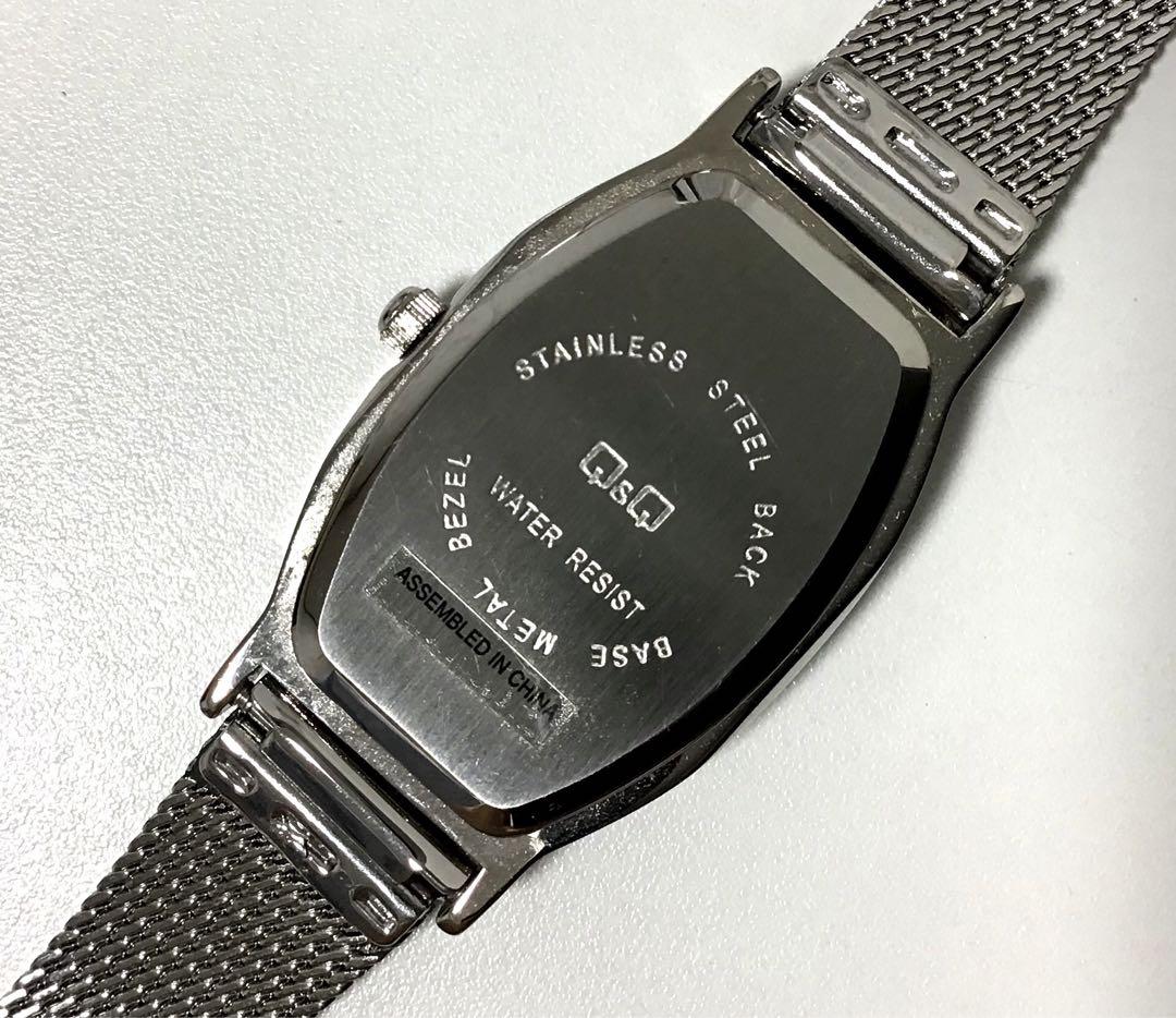 Q&Q Oversized Quartz Watch Mesh Band