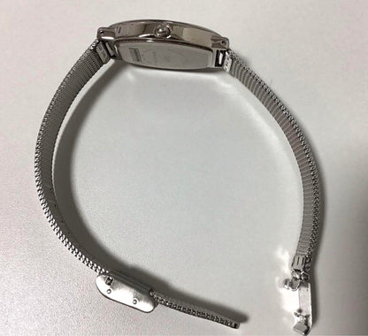 Q&Q Oversized Quartz Watch Mesh Band