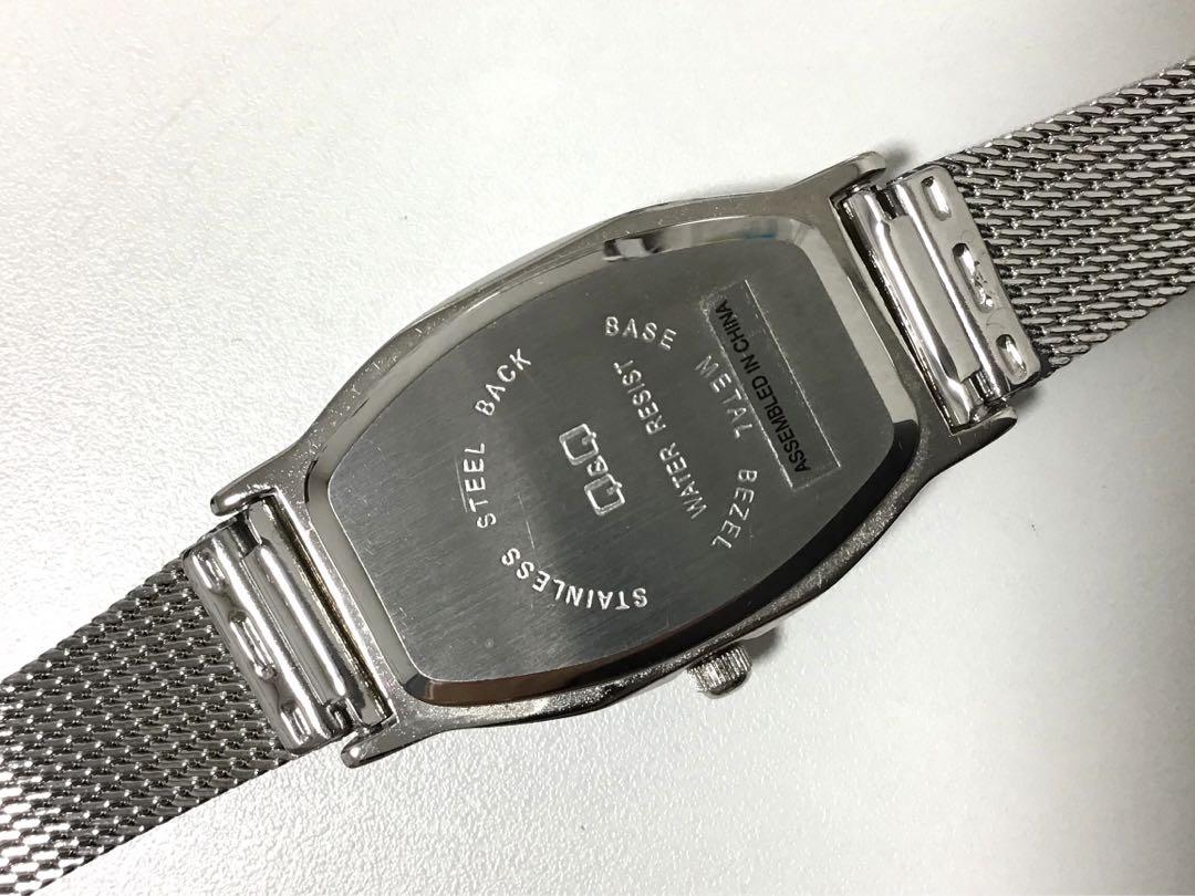 Q&Q Oversized Quartz Watch Mesh Band
